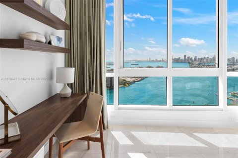 Condo in Miami Beach, Florida, 2 bedrooms  № 1864984 - photo 17