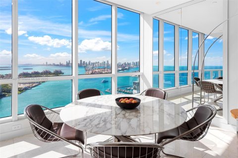 Condo in Miami Beach, Florida, 2 bedrooms  № 1864984 - photo 1