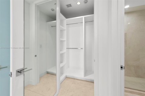 Condo in Miami Beach, Florida, 2 bedrooms  № 1864984 - photo 25