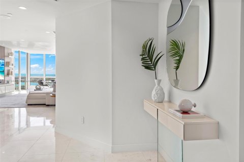 Condo in Miami Beach, Florida, 2 bedrooms  № 1864984 - photo 15