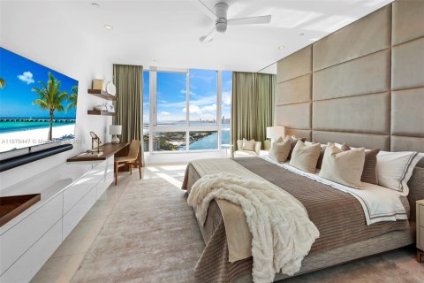 Condo in Miami Beach, Florida, 2 bedrooms  № 1864984 - photo 16