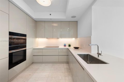 Condo in Miami Beach, Florida, 2 bedrooms  № 1864984 - photo 13