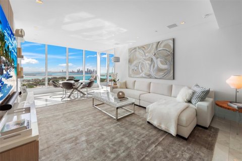 Condo in Miami Beach, Florida, 2 bedrooms  № 1864984 - photo 2