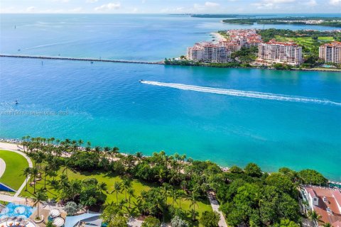 Condo in Miami Beach, Florida, 2 bedrooms  № 1864984 - photo 27