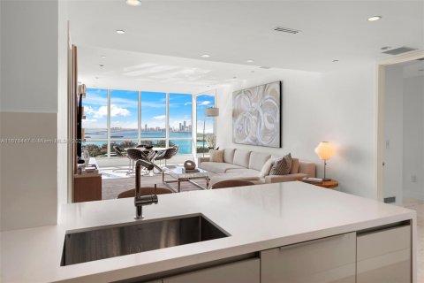Condo in Miami Beach, Florida, 2 bedrooms  № 1864984 - photo 14