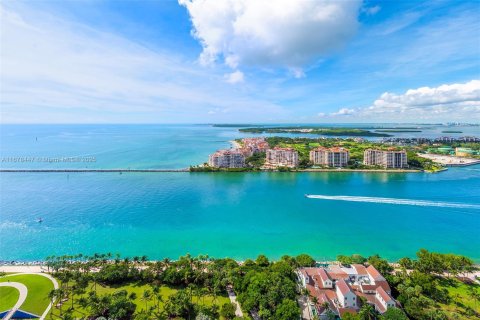 Condo in Miami Beach, Florida, 2 bedrooms  № 1864984 - photo 12