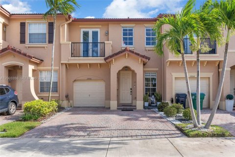 Adosado en Miami, Florida 3 dormitorios, 145.3 m2 № 2069121