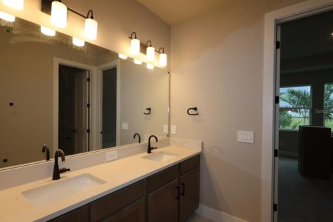 House in Palmetto, Florida 4 bedrooms, 281.59 sq.m. № 2101135 - photo 11
