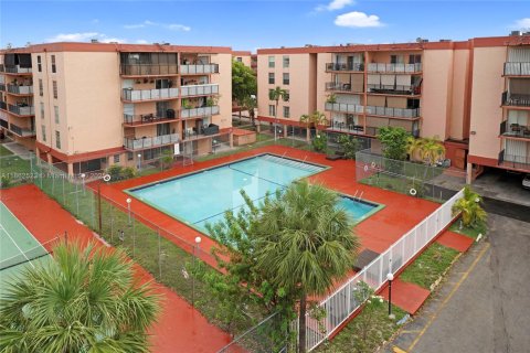 Condo in Hialeah, Florida, 2 bedrooms  № 1891615 - photo 25