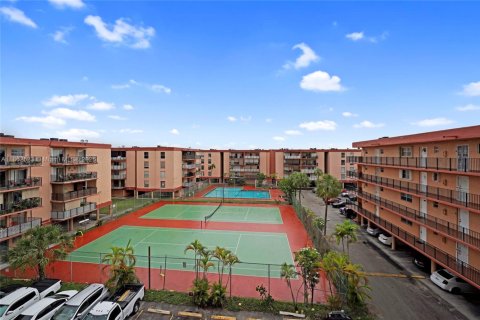 Condo in Hialeah, Florida, 2 bedrooms  № 1891615 - photo 26