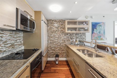 Condo in Hallandale Beach, Florida, 2 bedrooms  № 2052966 - photo 10