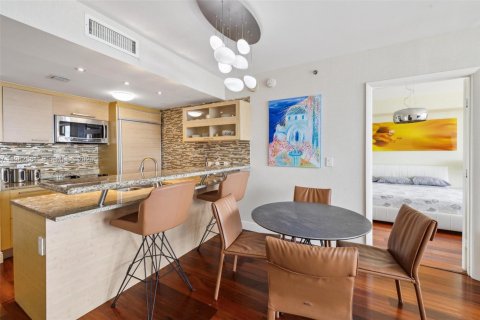 Condo in Hallandale Beach, Florida, 2 bedrooms  № 2052966 - photo 8