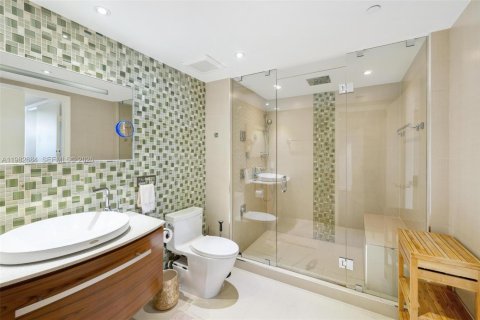 Condo in Hallandale Beach, Florida, 2 bedrooms  № 2052966 - photo 13