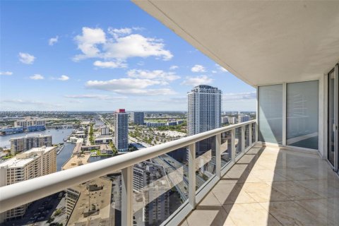 Condominio en Hallandale Beach, Florida, 2 dormitorios  № 2052966