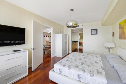 Condo in Hallandale Beach, Florida, 2 bedrooms  № 2052966 - photo 12