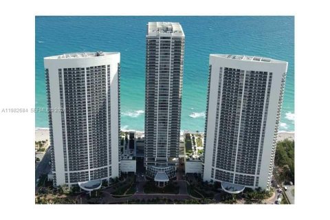 Condo in Hallandale Beach, Florida, 2 bedrooms  № 2052966 - photo 19