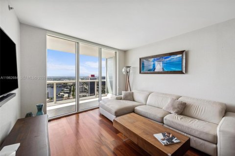 Condo in Hallandale Beach, Florida, 2 bedrooms  № 2052966 - photo 6