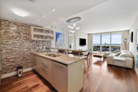 Condo in Hallandale Beach, Florida, 2 bedrooms  № 2052966 - photo 9