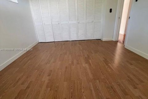 House in Miami, Florida 2 bedrooms, 109.81 sq.m. № 2030945 - photo 6