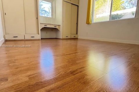 House in Miami, Florida 2 bedrooms, 109.81 sq.m. № 2030945 - photo 11