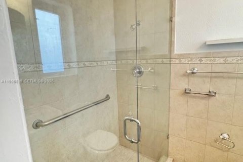 House in Miami, Florida 2 bedrooms, 109.81 sq.m. № 2030945 - photo 9