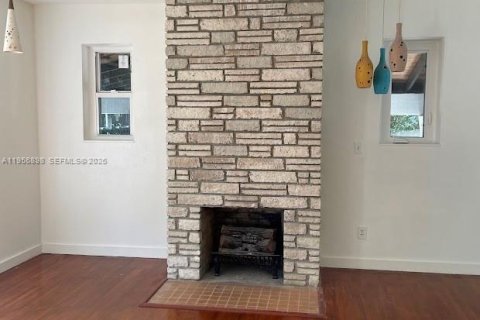 House in Miami, Florida 2 bedrooms, 109.81 sq.m. № 2030945 - photo 25