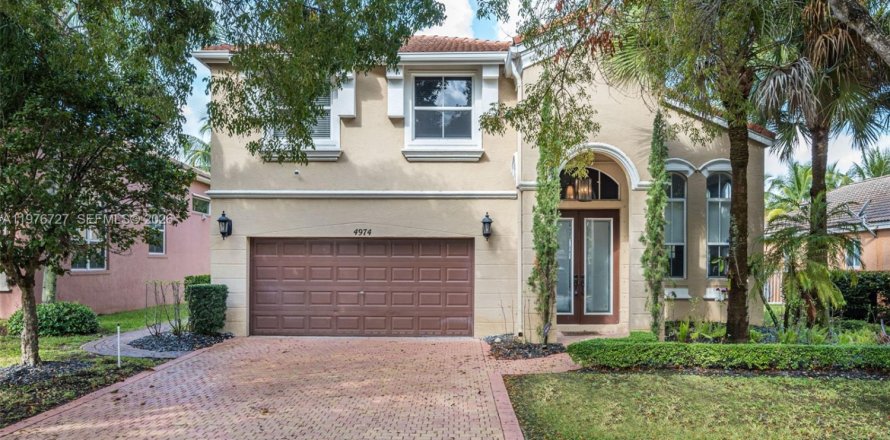 Дом в Мирамар, Флорида 4 спальни, 222.13м2 № 2045985