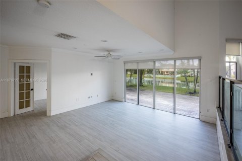 Снять в аренду виллу или дом в Мирамар, Флорида 4 спальни, 222.13м2, № 2045985 - фото 13