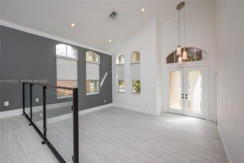 Снять в аренду виллу или дом в Мирамар, Флорида 4 спальни, 222.13м2, № 2045985 - фото 5