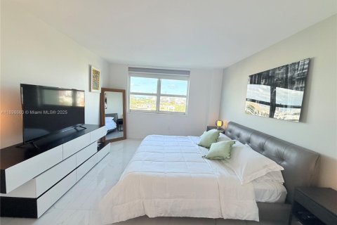 Apartment in Miami Beach, Florida 2 bedrooms № 1950115 - photo 30