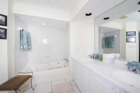 House in Bradenton, Florida 2 bedrooms, 112.88 sq.m. № 2195215 - photo 19