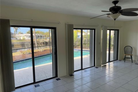 Casa en alquiler en Punta Gorda, Florida, 2 dormitorios, 146.32 m2 № 1602242 - foto 7