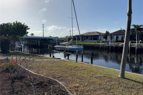 Casa en alquiler en Punta Gorda, Florida, 2 dormitorios, 146.32 m2 № 1602242 - foto 16