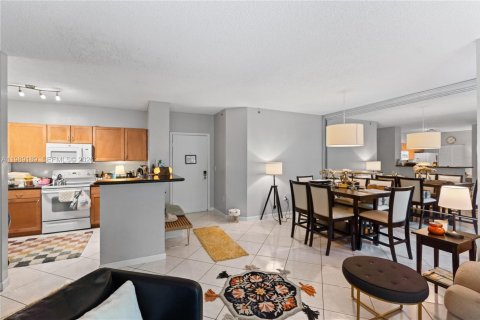 Copropriété à vendre à Aventura, Floride: 2 chambres, 102.19 m2 № 2255375 - photo 11
