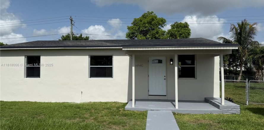 House in Miami, Florida 3 bedrooms, 86.96 sq.m. № 2058477