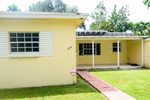 House in Miami, Florida 3 bedrooms, 130.62 sq.m. № 1849744 - photo 1