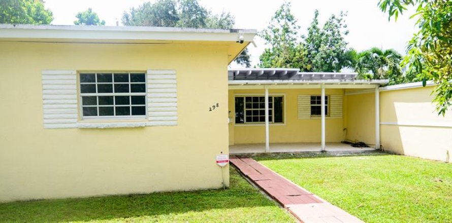 House in Miami, Florida 3 bedrooms, 130.62 sq.m. № 1849744