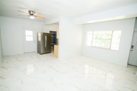 House in Miami, Florida 3 bedrooms, 130.62 sq.m. № 1849744 - photo 6