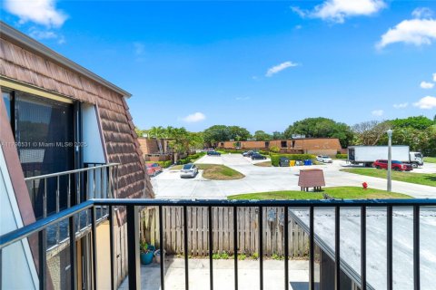 Townhouse in Greenacres, Florida 3 bedrooms, 138.24 sq.m. № 1660138 - photo 24