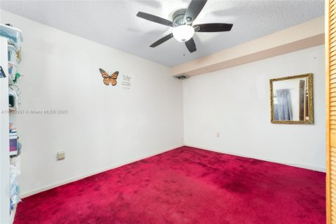 Townhouse in Greenacres, Florida 3 bedrooms, 138.24 sq.m. № 1660138 - photo 20