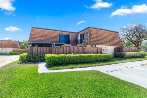 Townhouse in Greenacres, Florida 3 bedrooms, 138.24 sq.m. № 1660138 - photo 25
