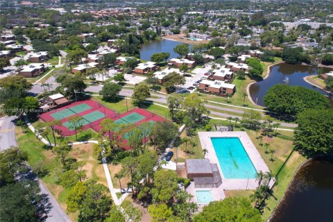 Townhouse in Greenacres, Florida 3 bedrooms, 138.24 sq.m. № 1660138 - photo 28