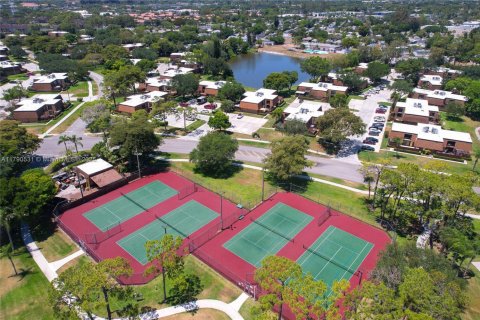 Townhouse in Greenacres, Florida 3 bedrooms, 138.24 sq.m. № 1660138 - photo 30
