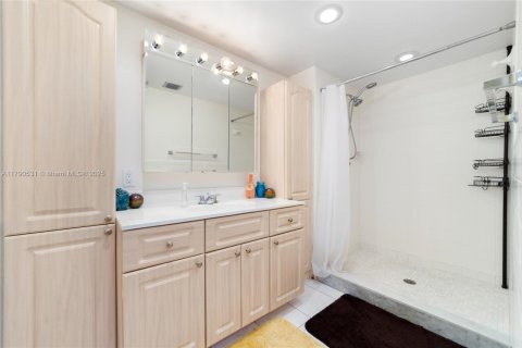 Townhouse in Greenacres, Florida 3 bedrooms, 138.24 sq.m. № 1660138 - photo 17