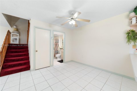 Townhouse in Greenacres, Florida 3 bedrooms, 138.24 sq.m. № 1660138 - photo 12