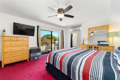 Townhouse in Greenacres, Florida 3 bedrooms, 138.24 sq.m. № 1660138 - photo 14