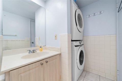 Townhouse in Greenacres, Florida 3 bedrooms, 138.24 sq.m. № 1660138 - photo 23