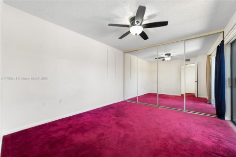 Townhouse in Greenacres, Florida 3 bedrooms, 138.24 sq.m. № 1660138 - photo 21