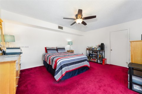 Townhouse in Greenacres, Florida 3 bedrooms, 138.24 sq.m. № 1660138 - photo 15
