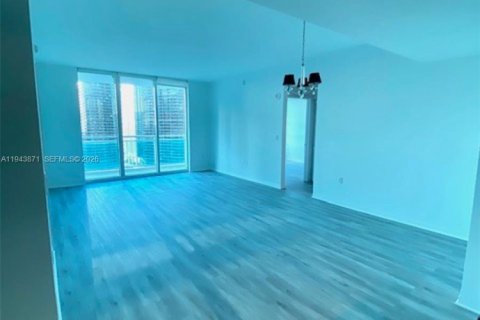 Condo in Miami, Florida, 2 bedrooms  № 2000814 - photo 6